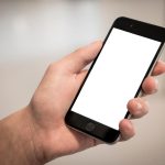 Kvarovi mobilnih telefona koje je potrebno sanirati u što kraćem roku Mobilni bela pozadina oštećen telefon