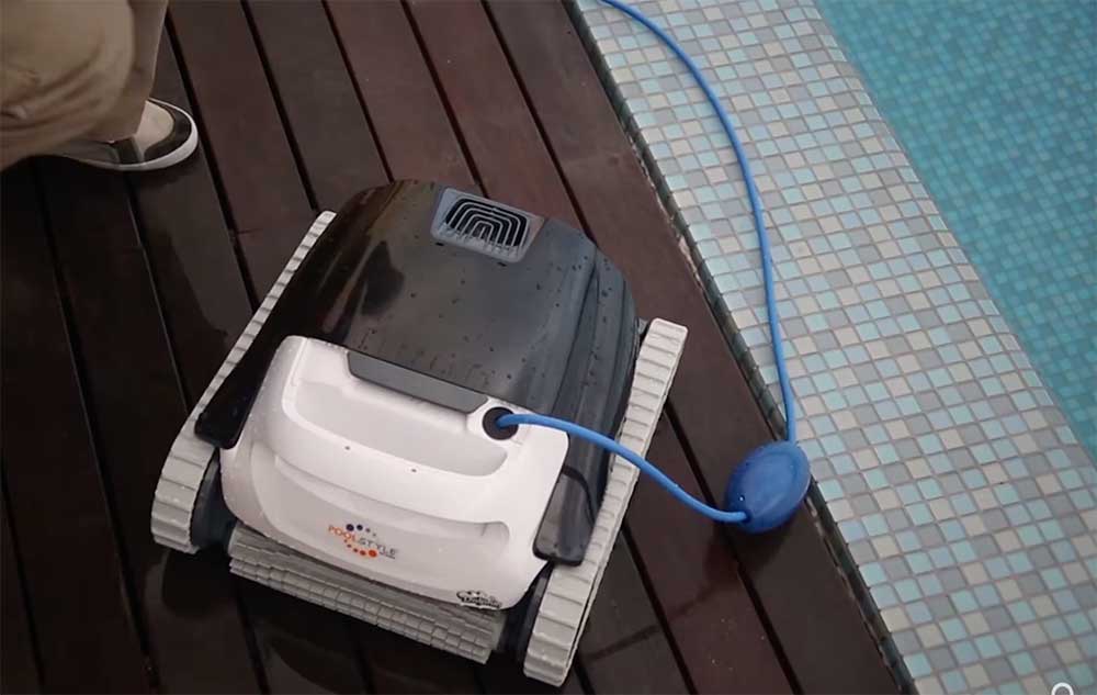 Robot za čišćenje bazena