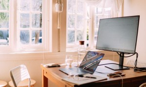 Lap top radna soba sto